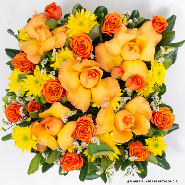 Floreria Las Margaritas Guadalajara Jalisco. Florerias. San Valentin. Cumpleanos. Aniversario. 14FEB. Servicio a Domicilio. RAPPI. Rosas Naranjas. Mini Rosa Naranja. Amarillo y Naranja. Arreglo de flores.