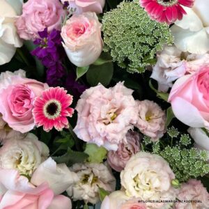 Encanto Rosa - Floreria Las Margaritas. 10 Mayo. Dia de las Madres. Flores. GDL. Guadalajara. Flores. Gerberas. Lisianthus. Rosas. Amimajus. flores rosas