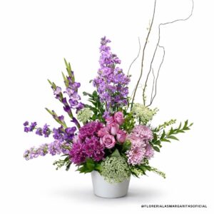 Sinfonia Lila - Floreria Las Margaritas. 10 Mayo. Dia de las Madres. Flores. GDL. Guadalajara. Flores. Rosas. Roxanas. Margaritas. Matiolas. Arreglo floral