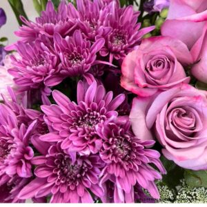 Sinfonia Lila - Floreria Las Margaritas. 10 Mayo. Dia de las Madres. Flores. GDL. Guadalajara. Flores. Rosas. Roxanas. Margaritas. Matiolas. Arreglo floral